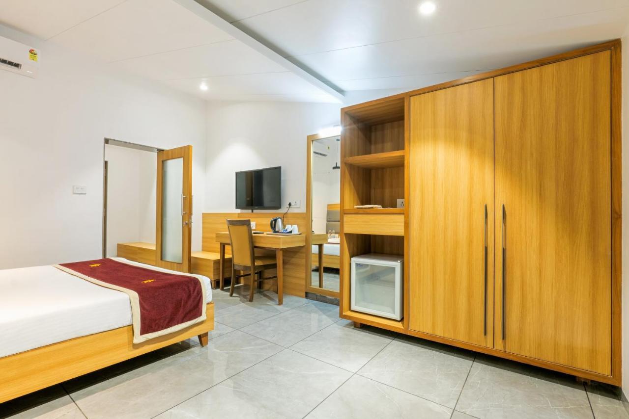 Gold Beach Villa Daman Exterior photo