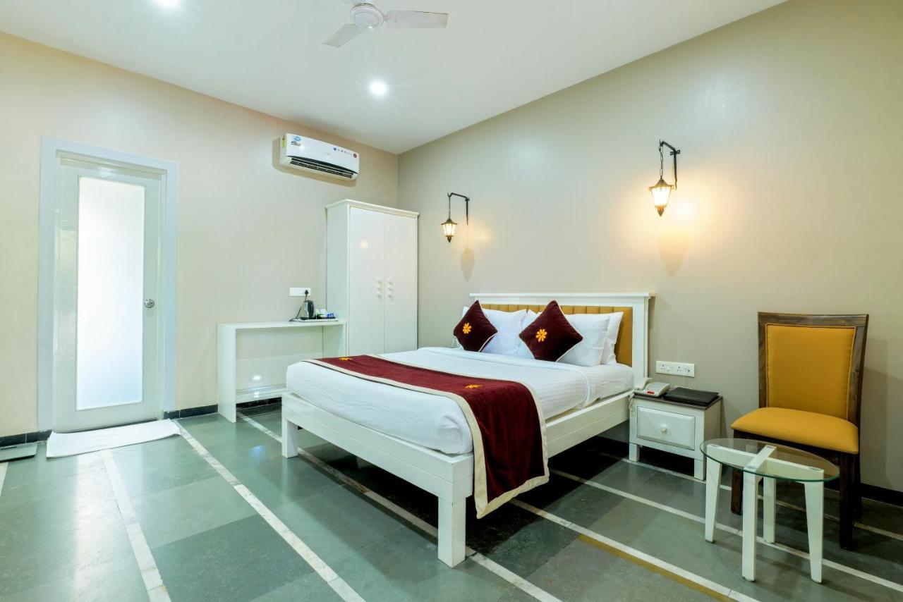 Gold Beach Villa Daman Exterior photo