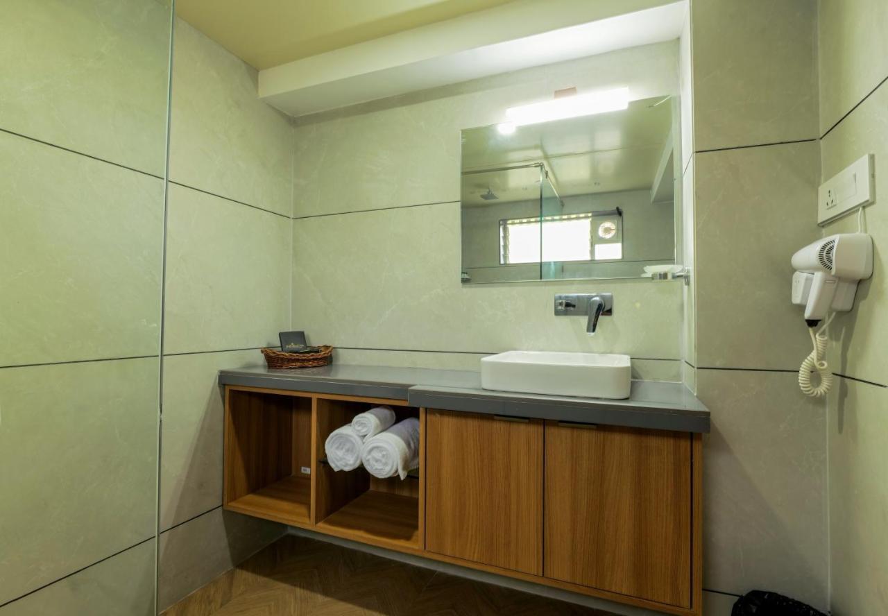 Gold Beach Villa Daman Exterior photo