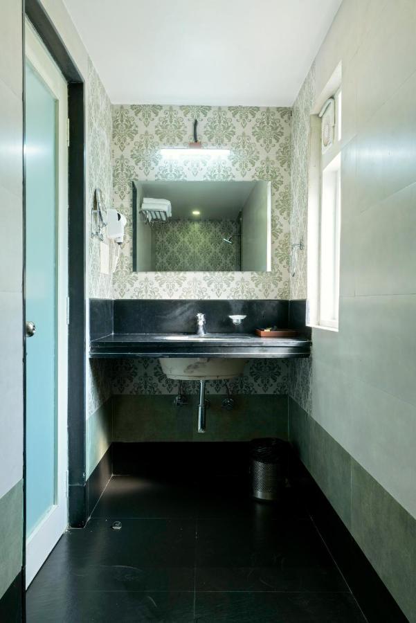 Gold Beach Villa Daman Exterior photo