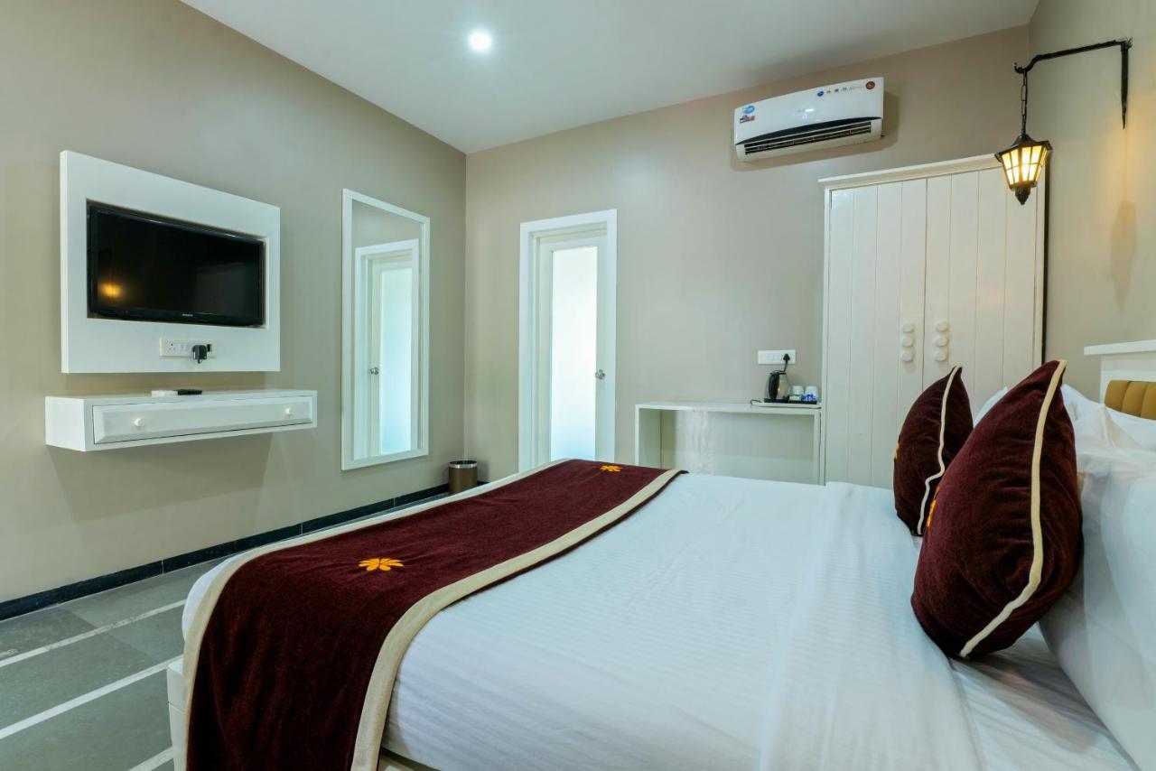 Gold Beach Villa Daman Exterior photo